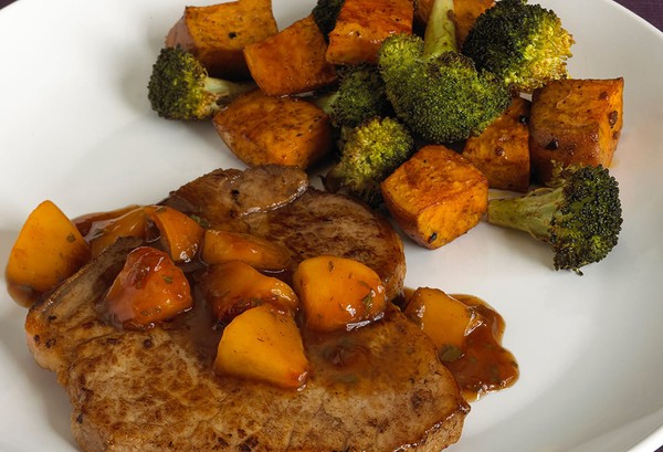 Pork Chops with Balsamic-Peach Glaze